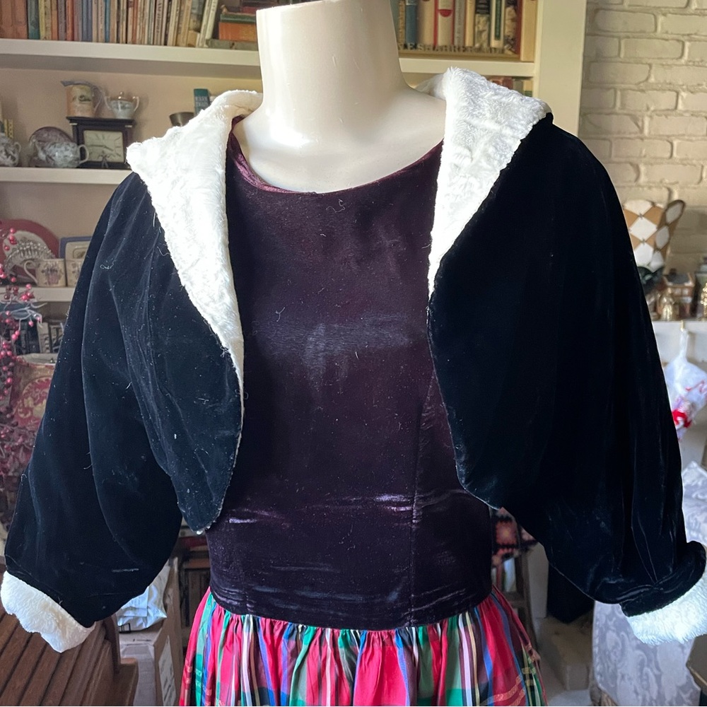 Beautiful, soft, reversible XS Black & White Velvet Cropped Jacket with Hood